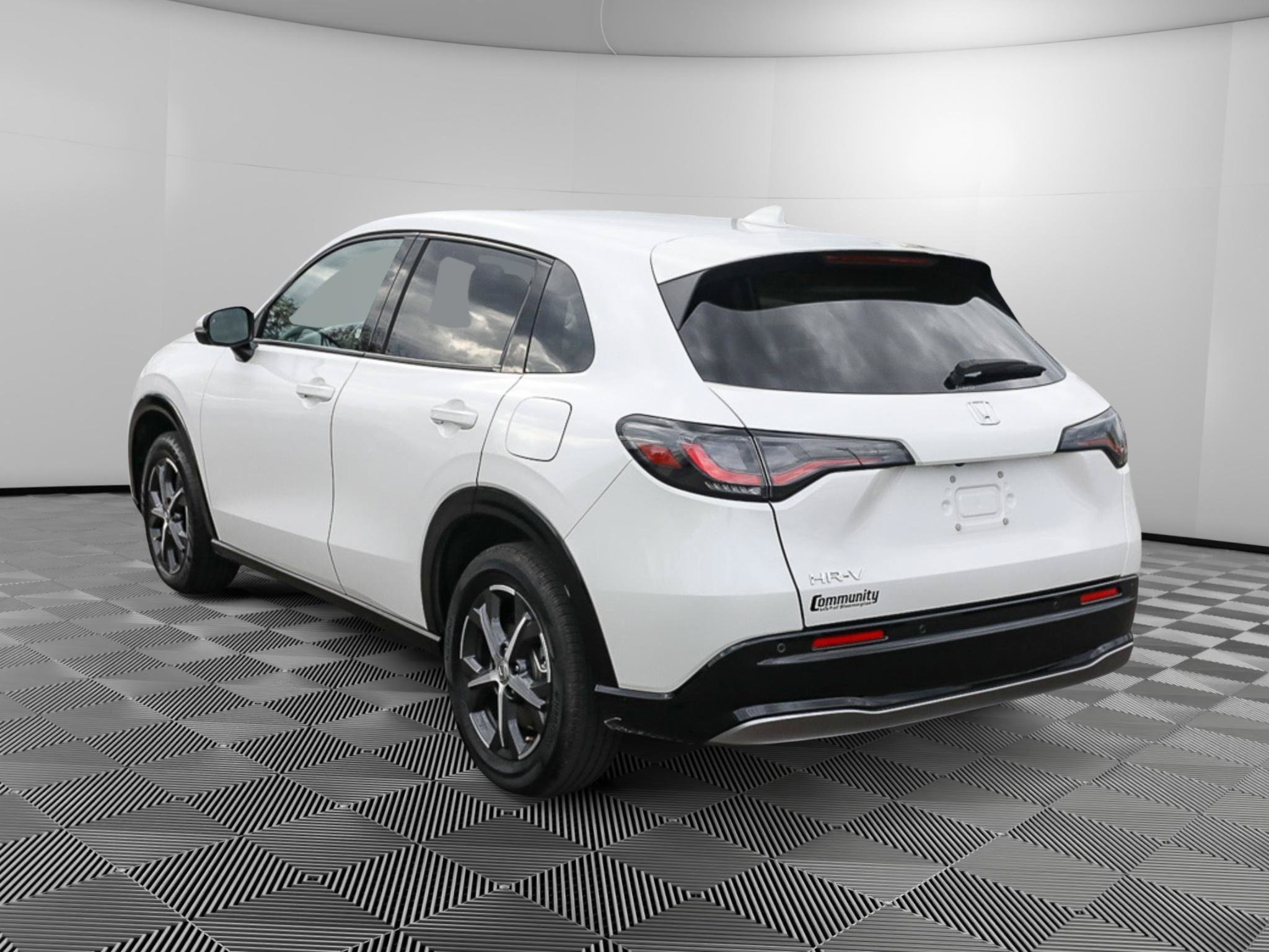 Used 2025 Honda HR-V EX-L image 5