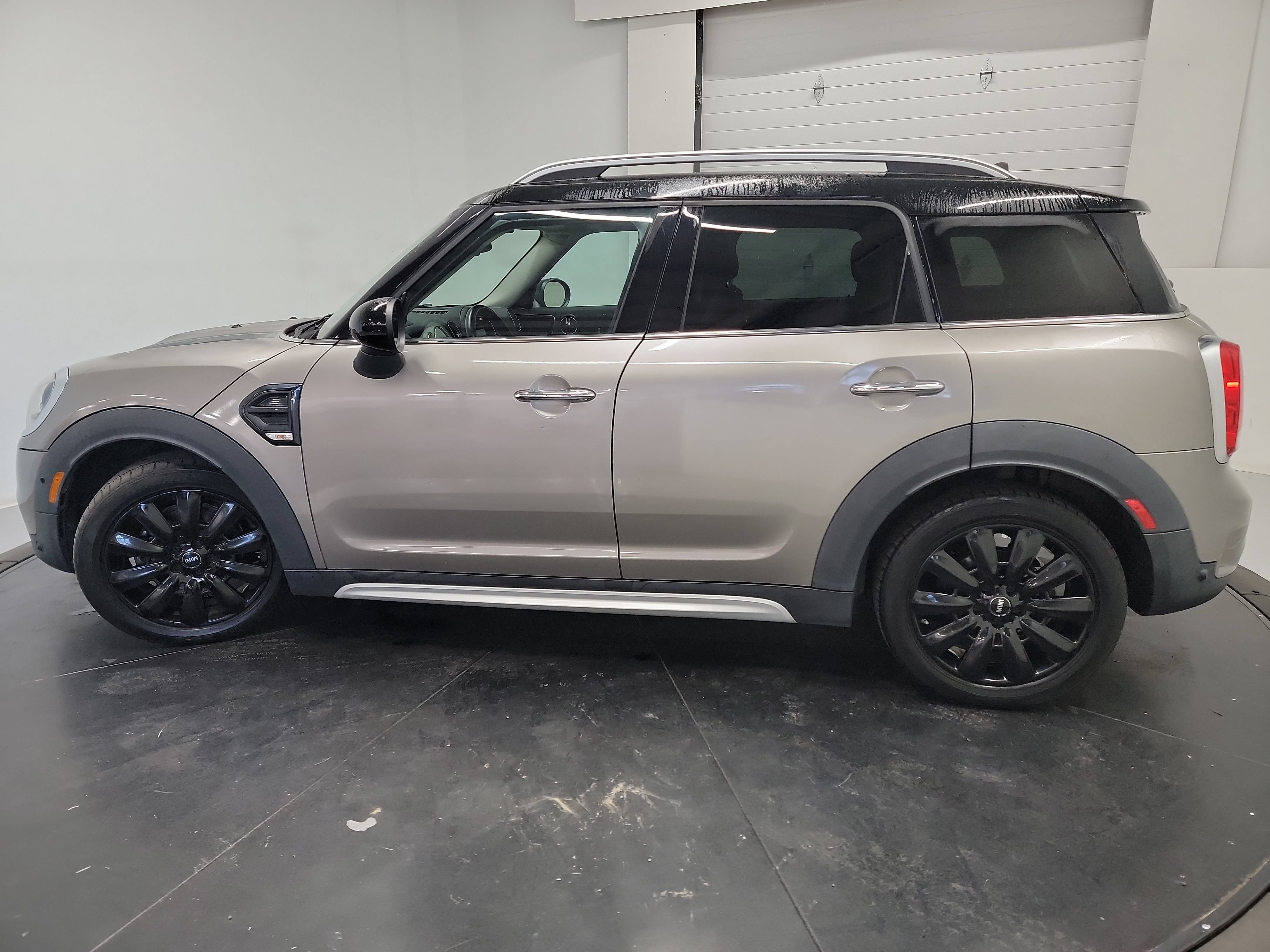 Used 2017 MINI Cooper Countryman FWD image 4