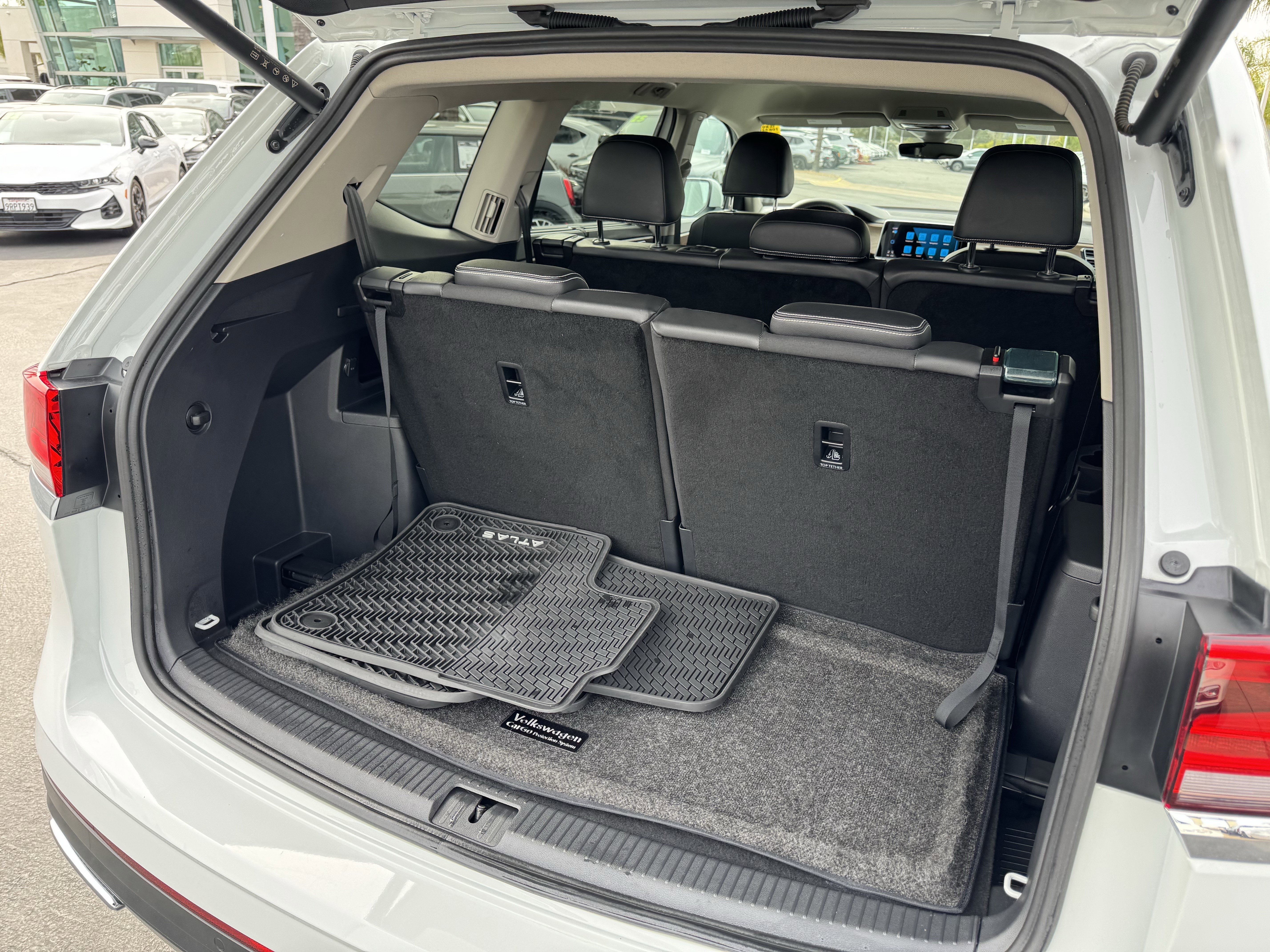 Used 2024 Volkswagen Atlas SE image 38
