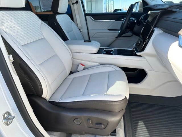 Used 2024 GMC Acadia Denali AWD/4WD image 10