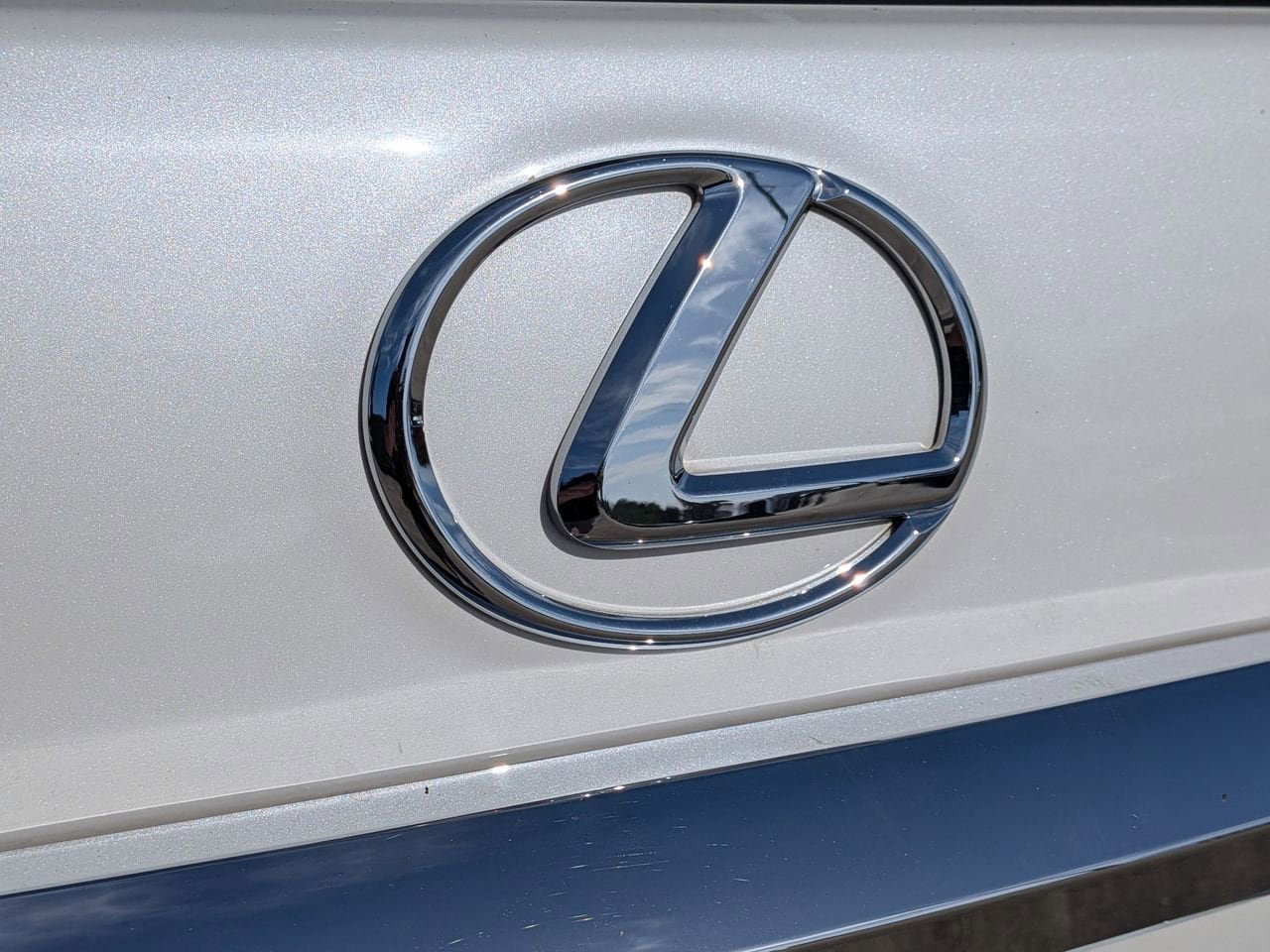 Used 2018 Lexus GX 460 Luxury w/ Sport Design Package AWD/4WD image 7