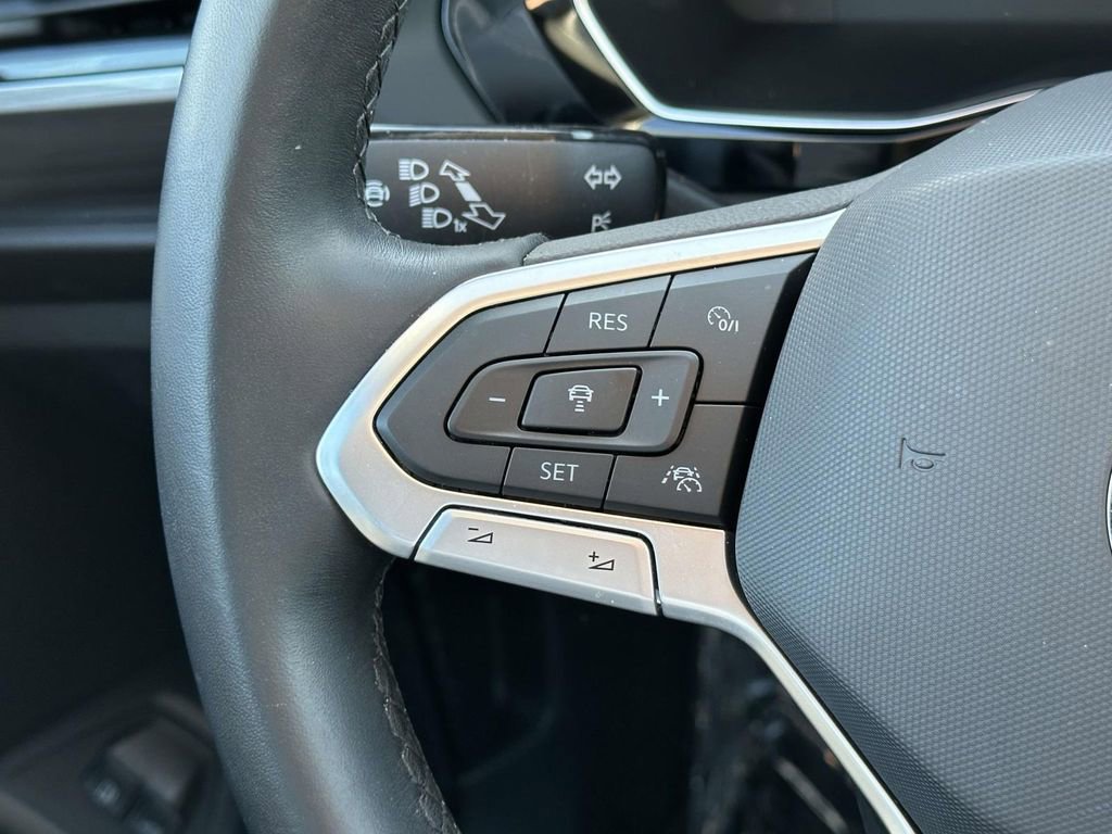 Certified 2022 Volkswagen Jetta SEL image 25