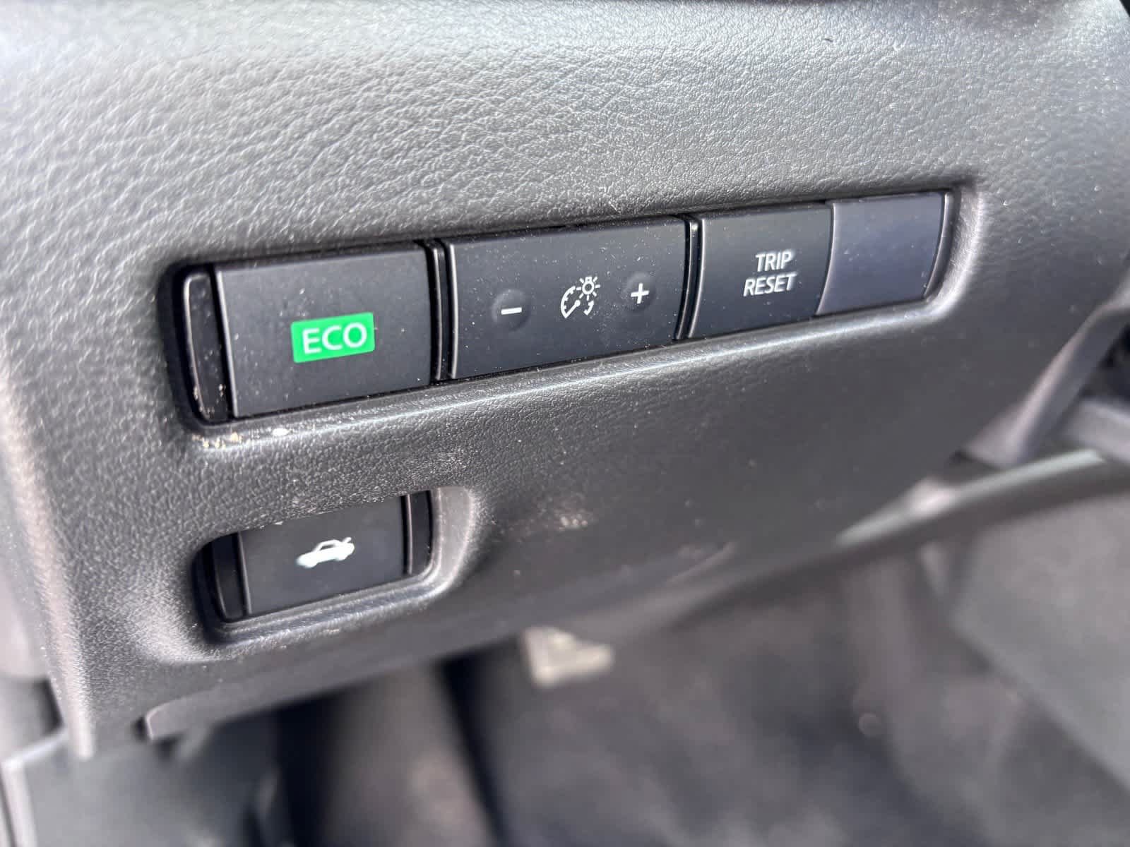 Used 2025 Nissan Sentra SR FWD image 13