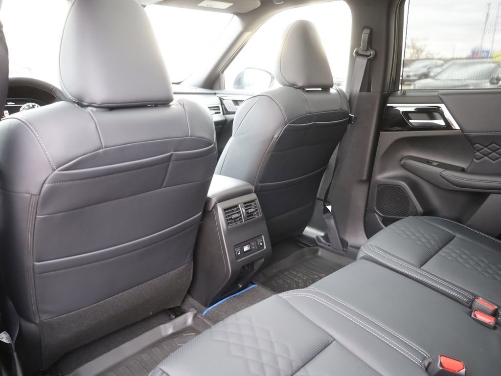 New 2025 Mitsubishi Outlander SEL Black Edition image 32