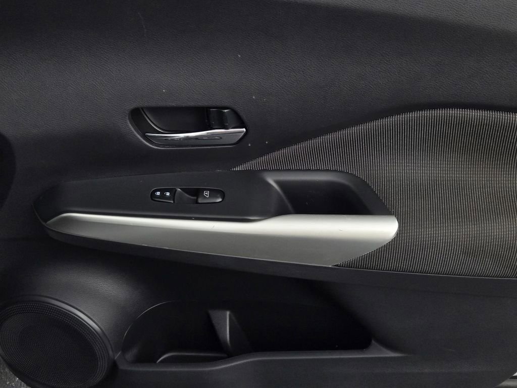 Used 2019 Nissan Kicks SV FWD image 8