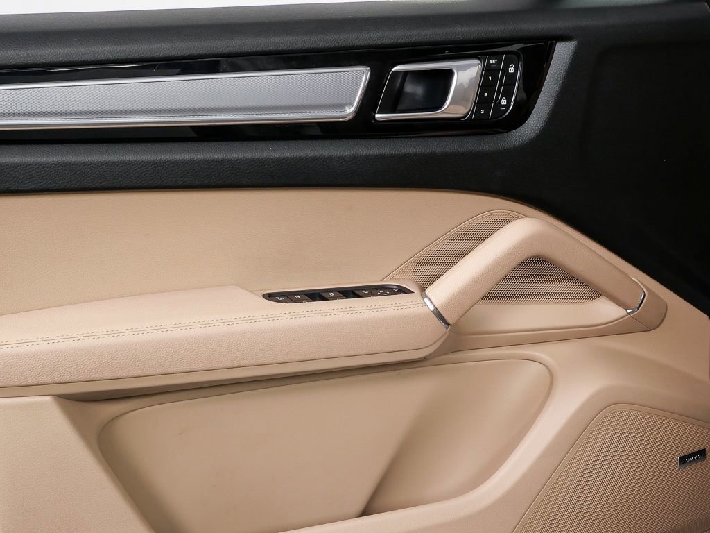 Certified 2023 Porsche Cayenne Platinum Edition AWD/4WD image 6