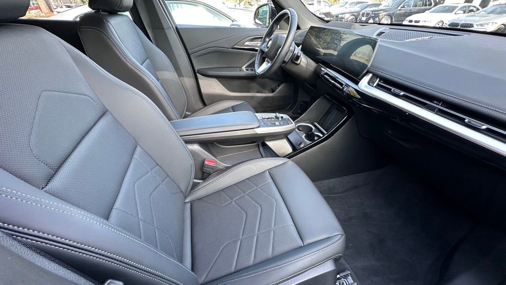 Certified 2025 BMW X1 xDrive28i w/ Technology Package AWD/4WD image 3