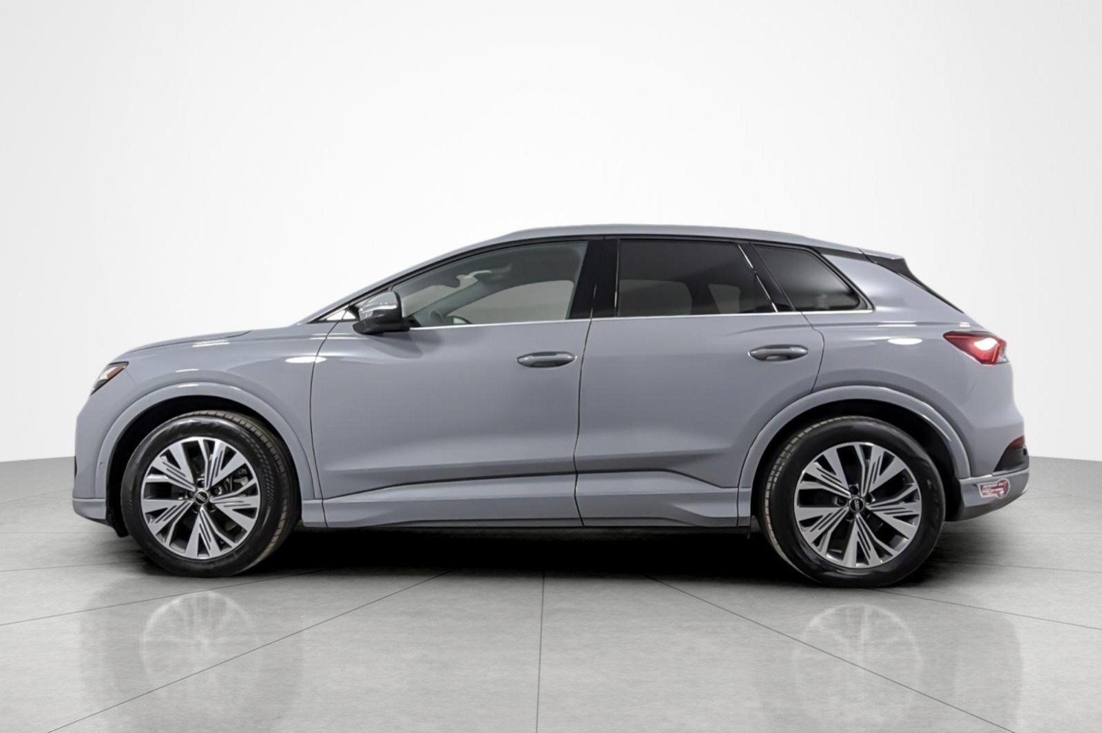 Used 2023 Audi Q4 e-tron Premium Plus RWD image 2