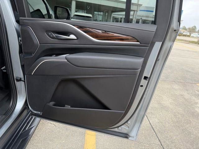 Used 2024 Cadillac Escalade ESV Luxury image 31