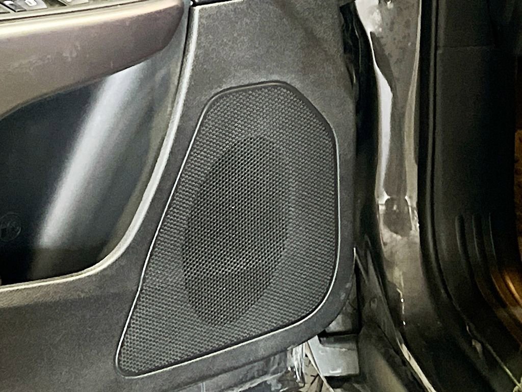 Used 2022 Jeep Cherokee Latitude Lux w/ Mopar Interior Package AWD/4WD image 18