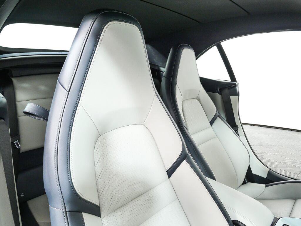 Certified 2025 Porsche 911 Carrera RWD image 19