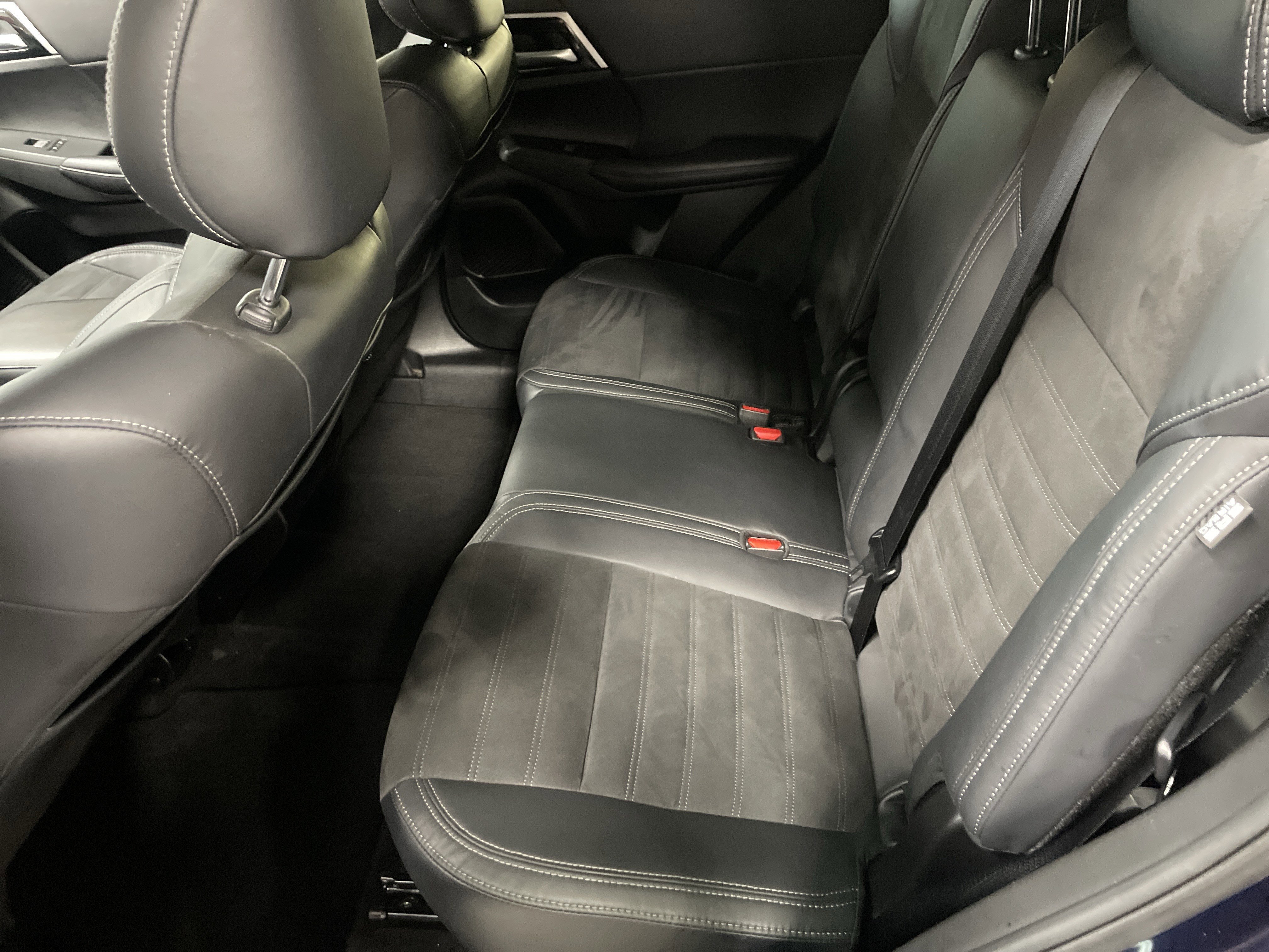 Used 2022 Mitsubishi Outlander SE image 32