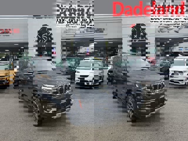 Used 2024 Jeep Wagoneer L Series II w/ Flexible Seating Group image 1