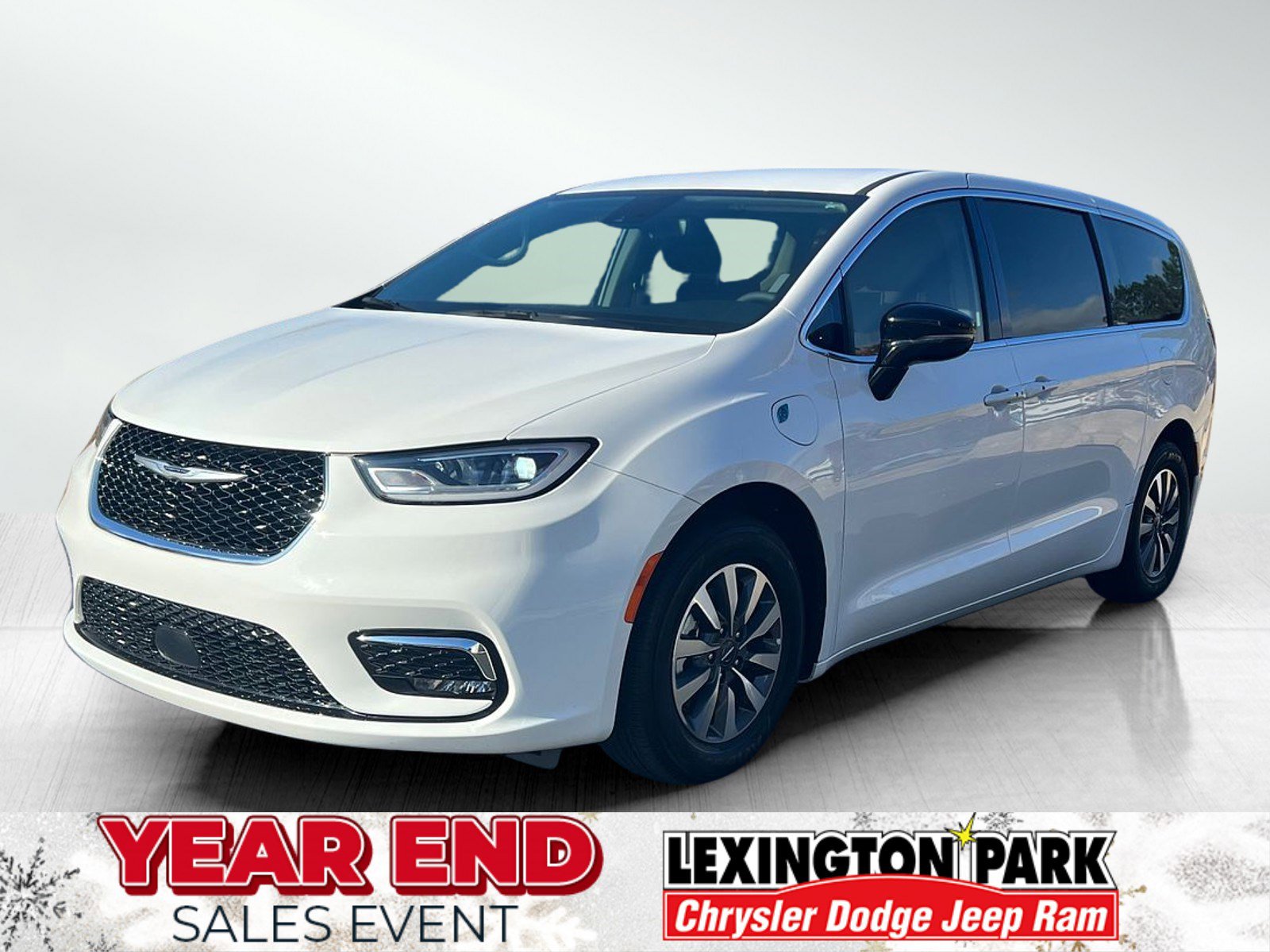 Used 2024 Chrysler Pacifica Select w/ Uconnect Theater Family Group video 2