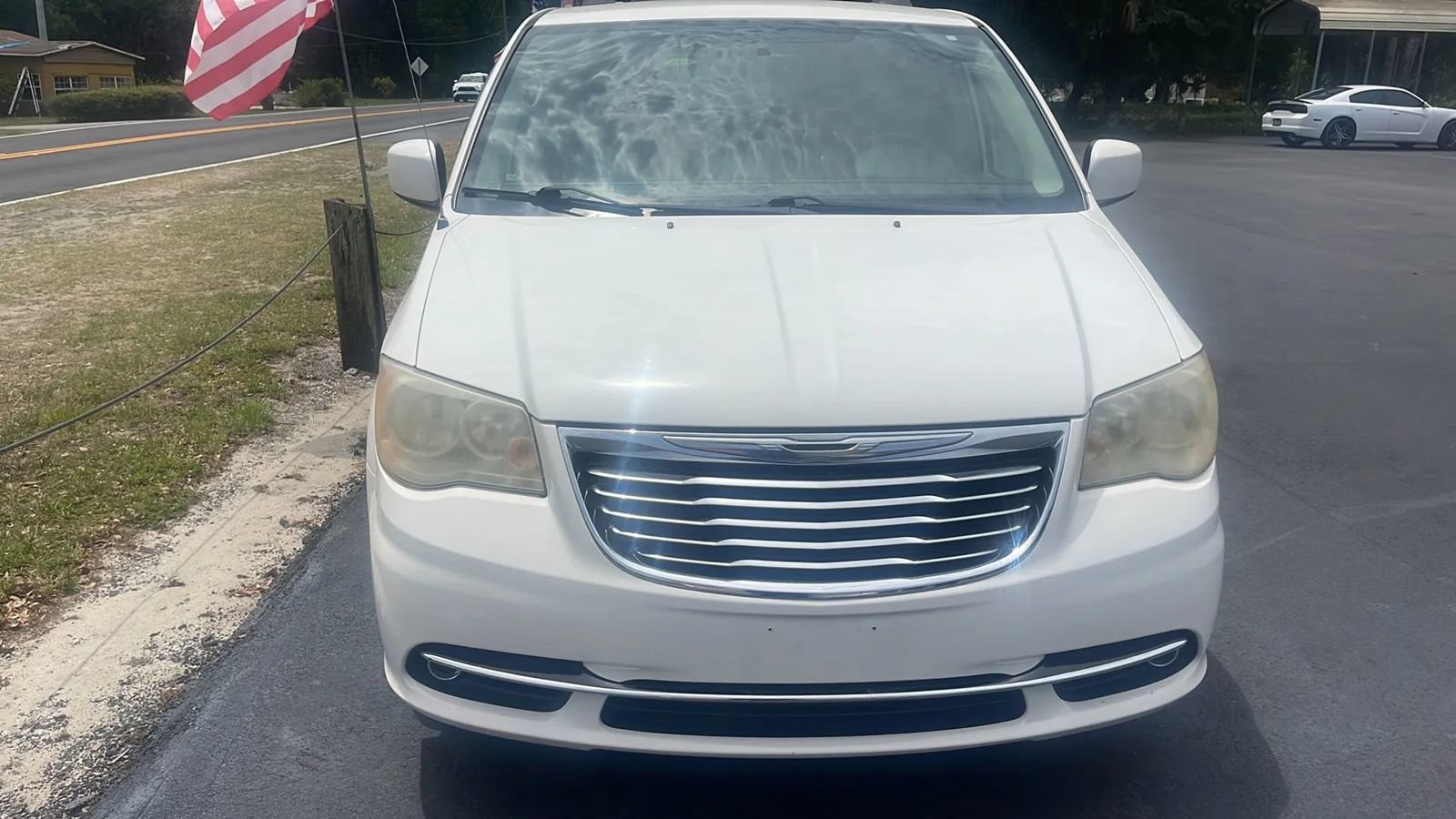 Used 2013 Chrysler Town & Country Touring FWD image 5