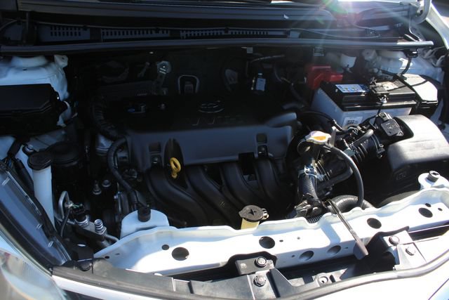 Used 2016 Toyota Yaris L FWD image 5