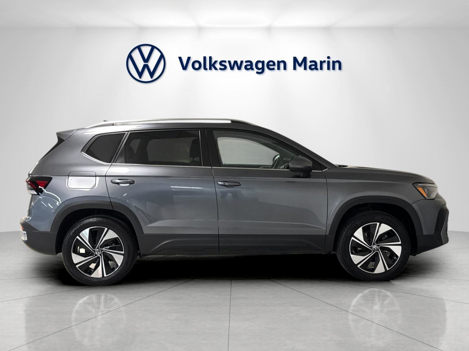 Used 2025 Volkswagen Taos SE w/ Panoramic Sunroof Package AWD/4WD image 6