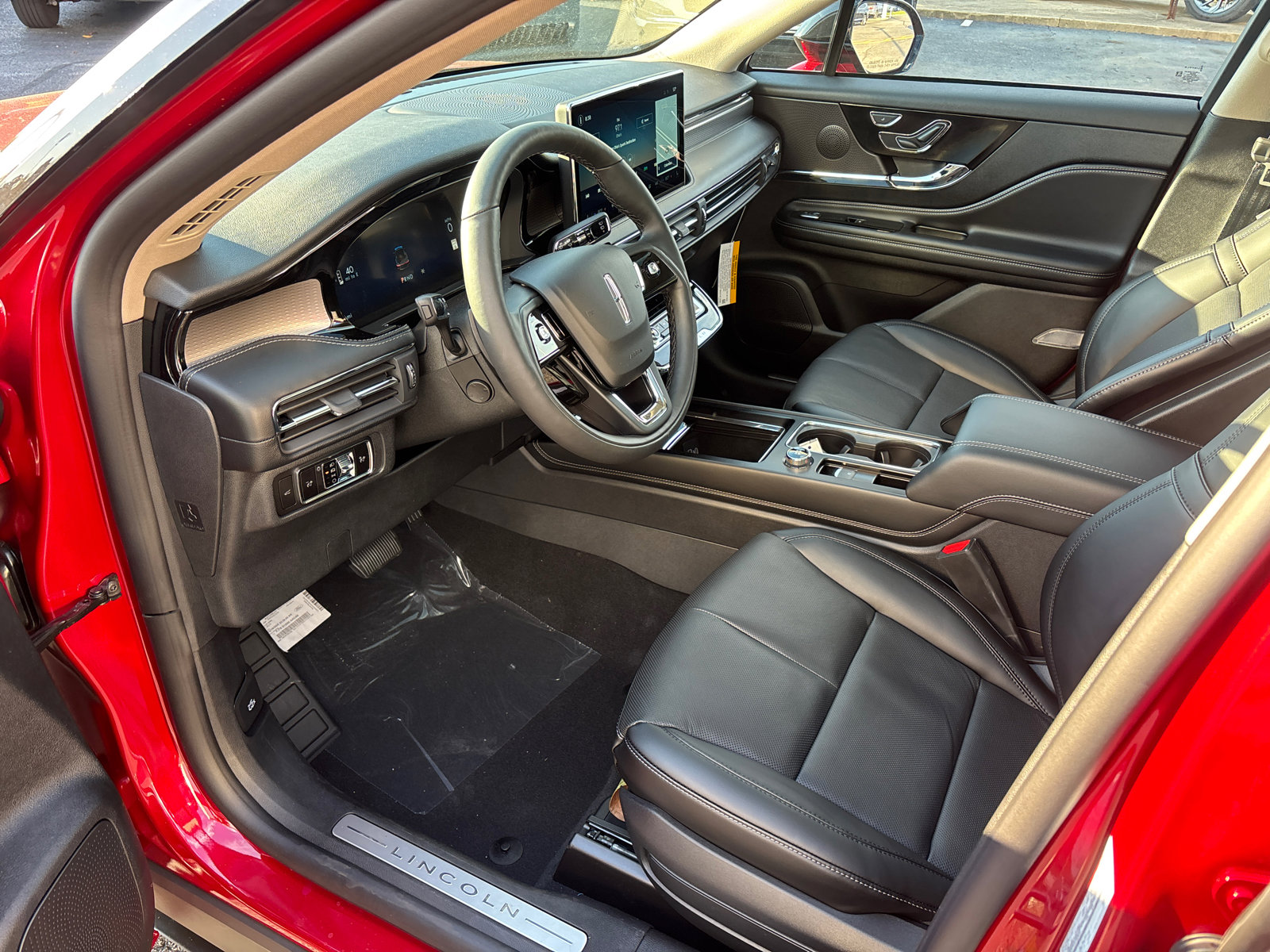 New 2026 Lincoln Corsair Reserve w/ Rear Removable Package Tray image 25