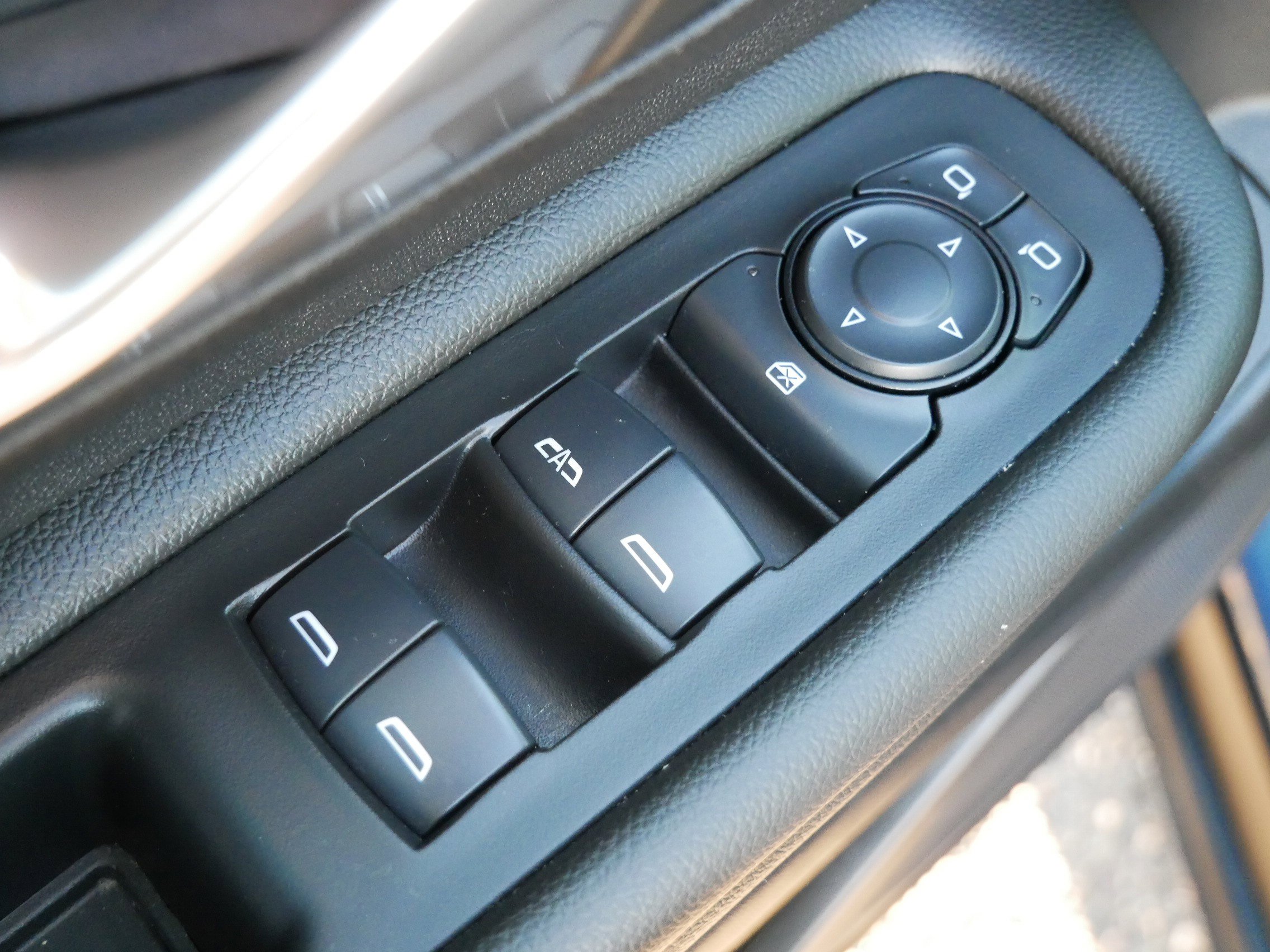 Used 2024 GMC Terrain SLE image 13