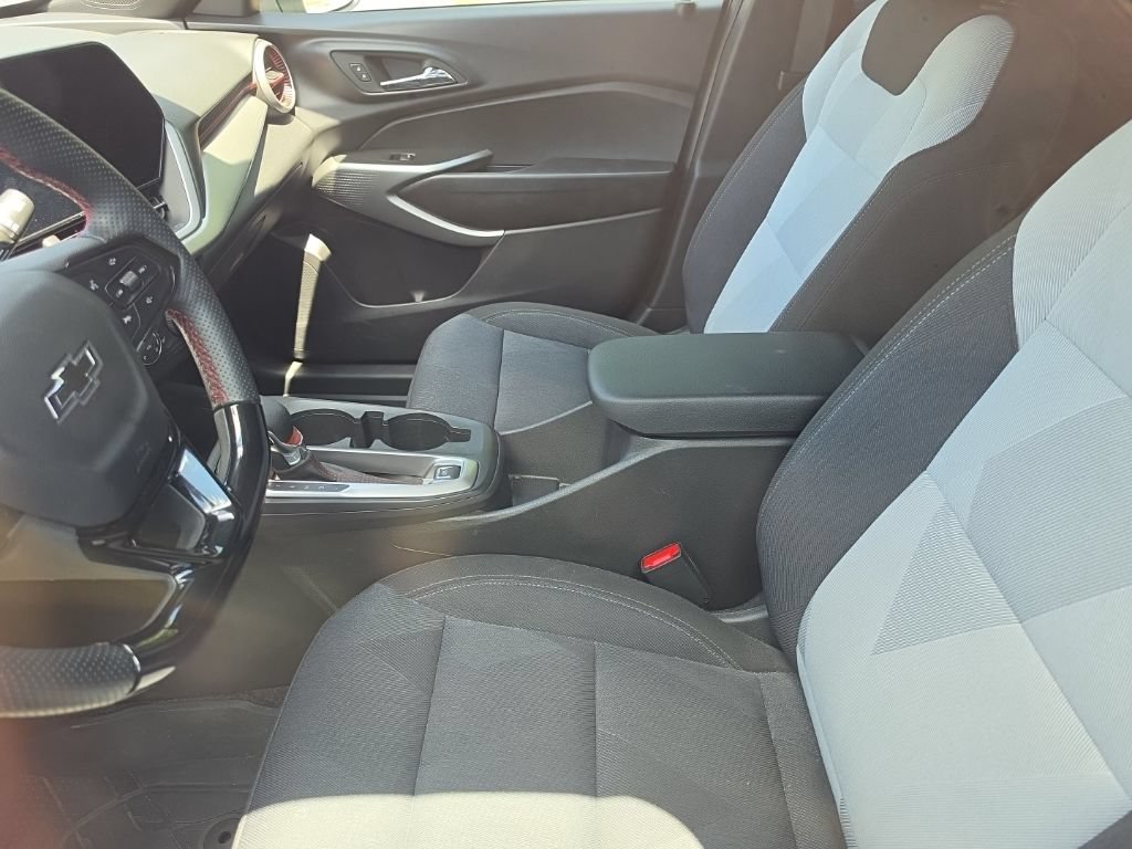 Used 2024 Chevrolet Trax RS w/ Driver Confidence Package FWD image 9