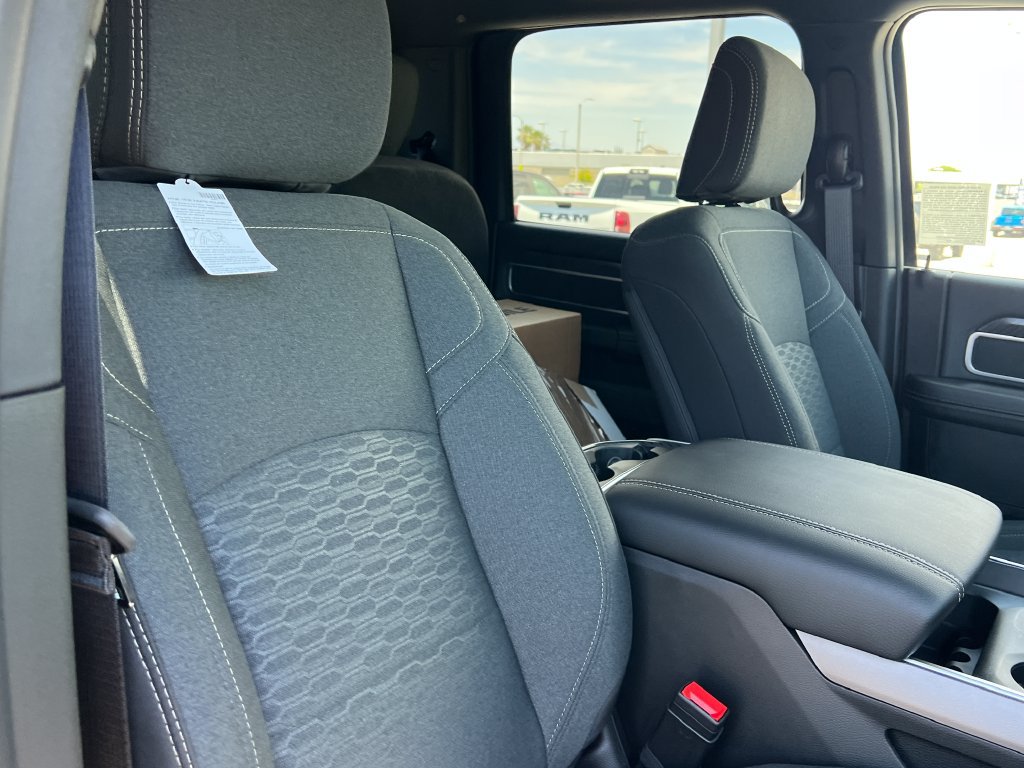 New 2026 RAM 3500 Big Horn AWD/4WD image 18