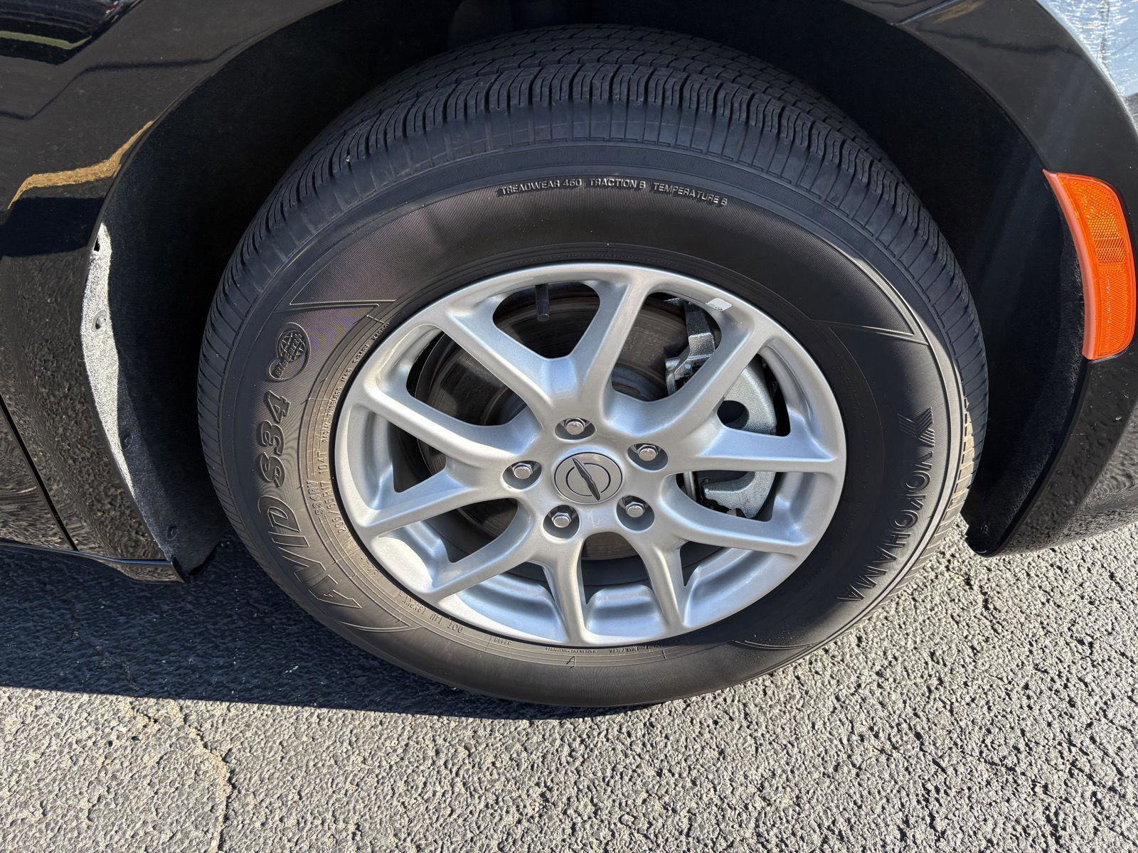 Used 2024 Chrysler Pacifica Touring-L image 27