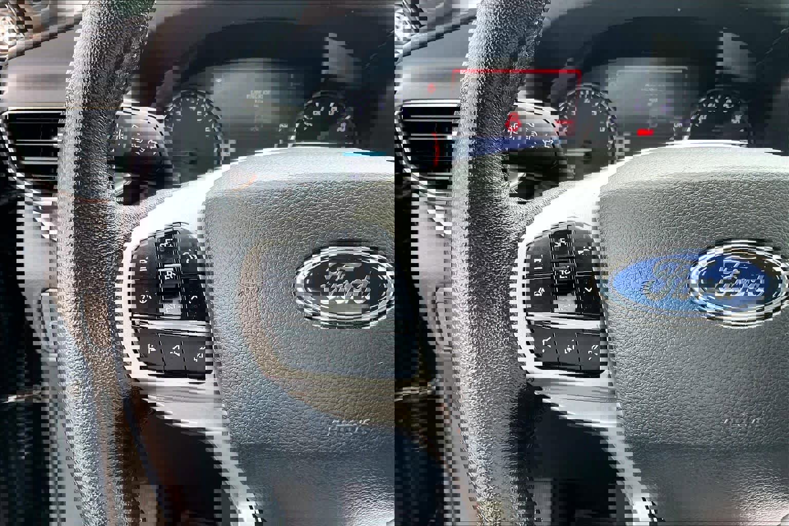 Used 2022 Ford Explorer XLT w/ Equipment Group 202A image 23