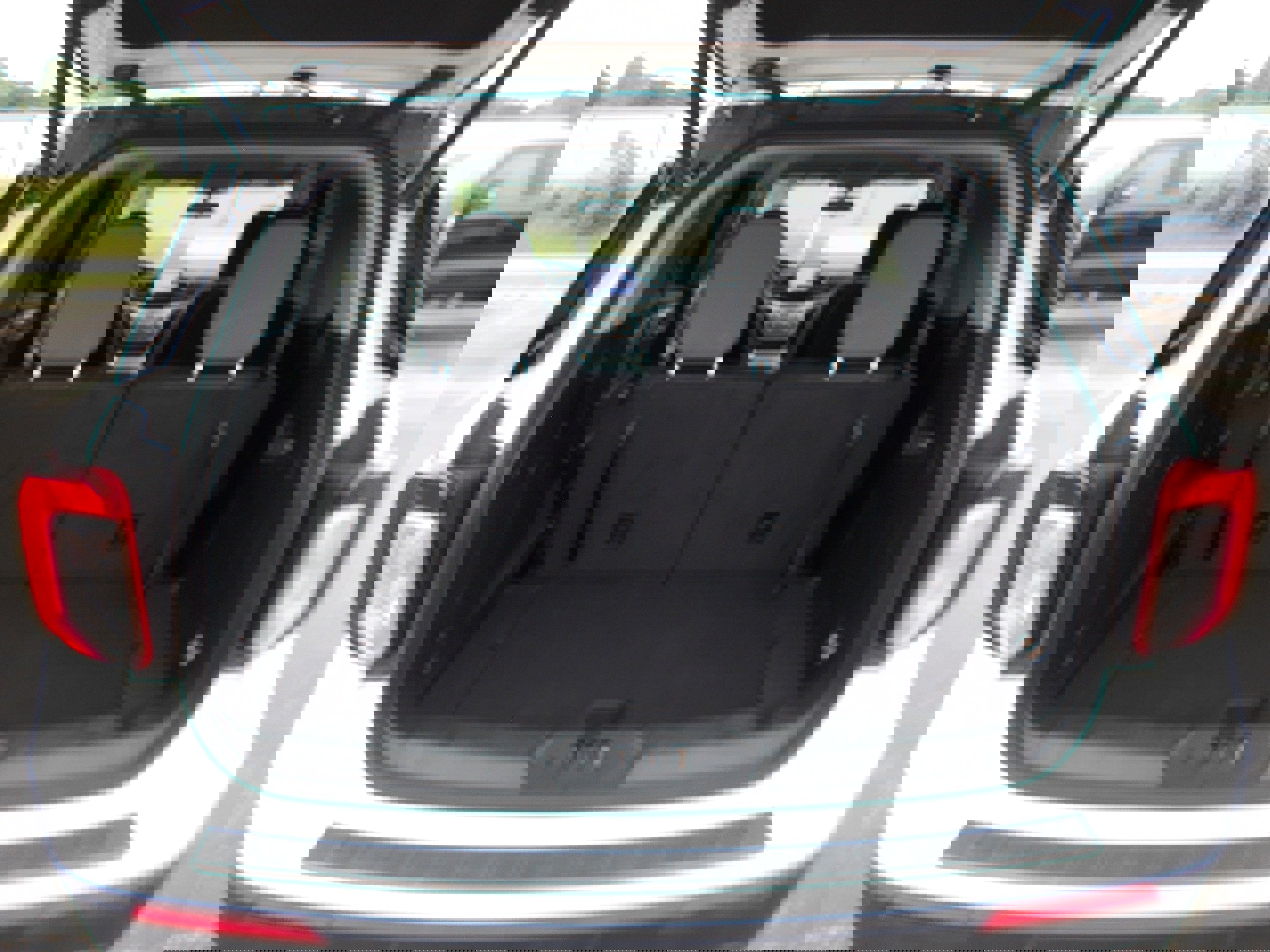 Used 2023 Ford Explorer XLT w/ Equipment Group 202A image 5