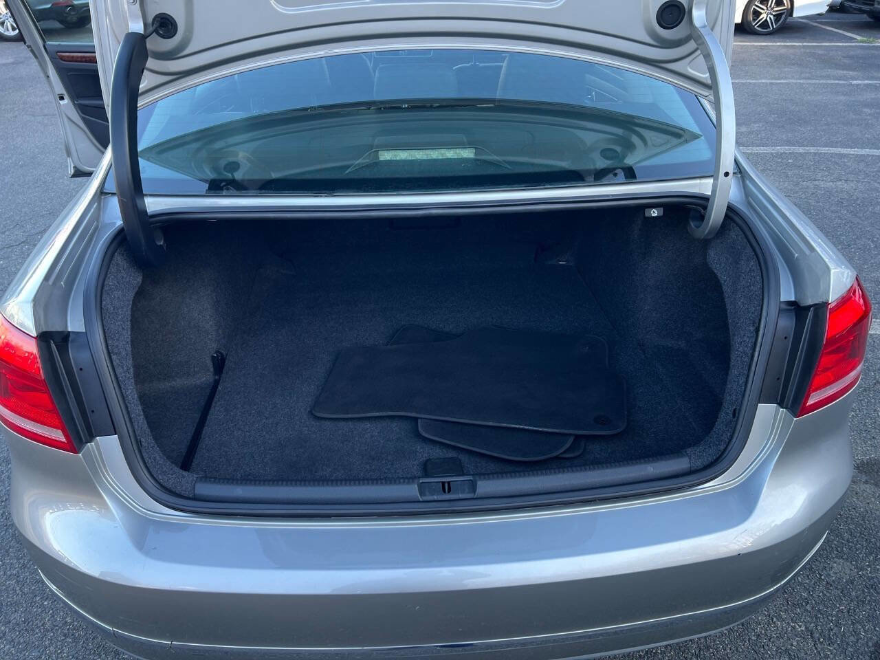 Used 2012 Volkswagen Passat 2.5 SEL Premium FWD image 24