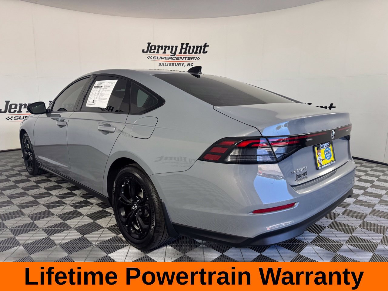 Used 2025 Honda Accord SE image 9