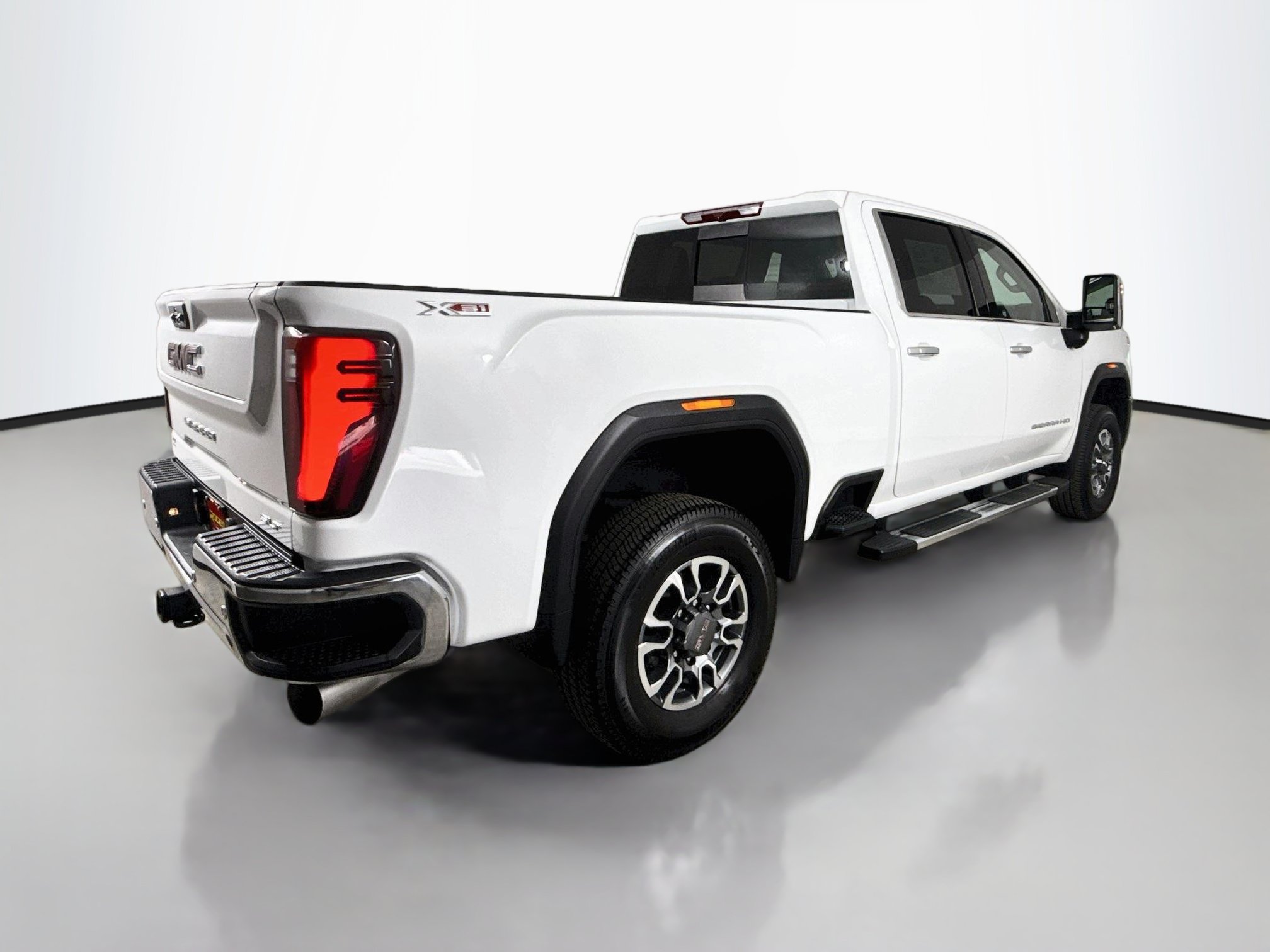 Used 2025 GMC Sierra 3500 SLT w/ SLT Premium Package AWD/4WD image 8