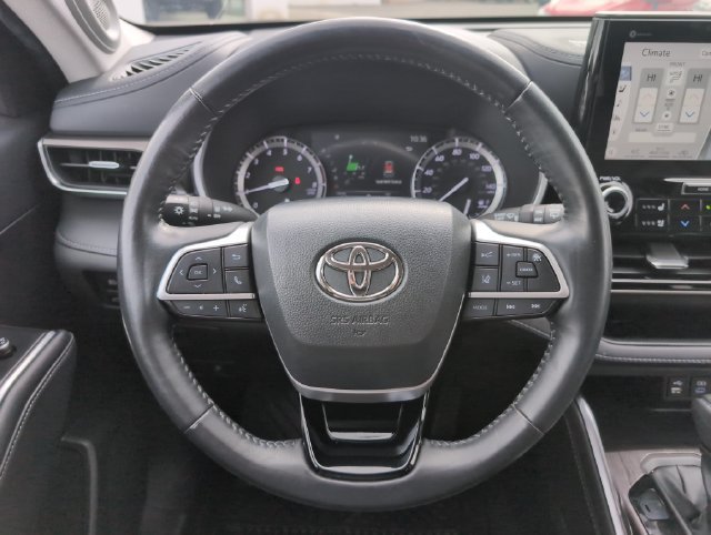 Used 2022 Toyota Highlander Limited AWD/4WD image 19