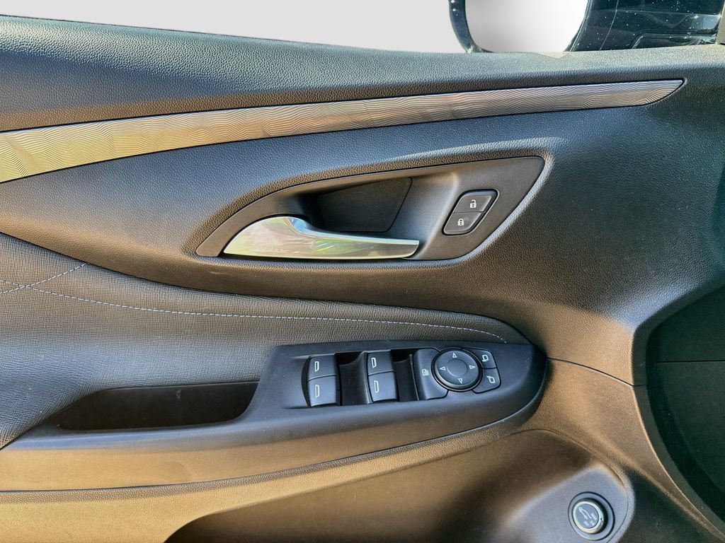 Used 2025 Buick Envista Sport Touring w/ Experience Buick Package FWD image 9