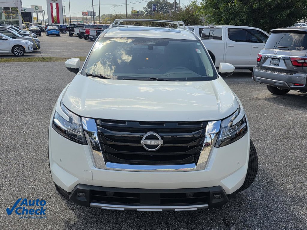 Used 2024 Nissan Pathfinder SL w/ SL Premium Package FWD image 2