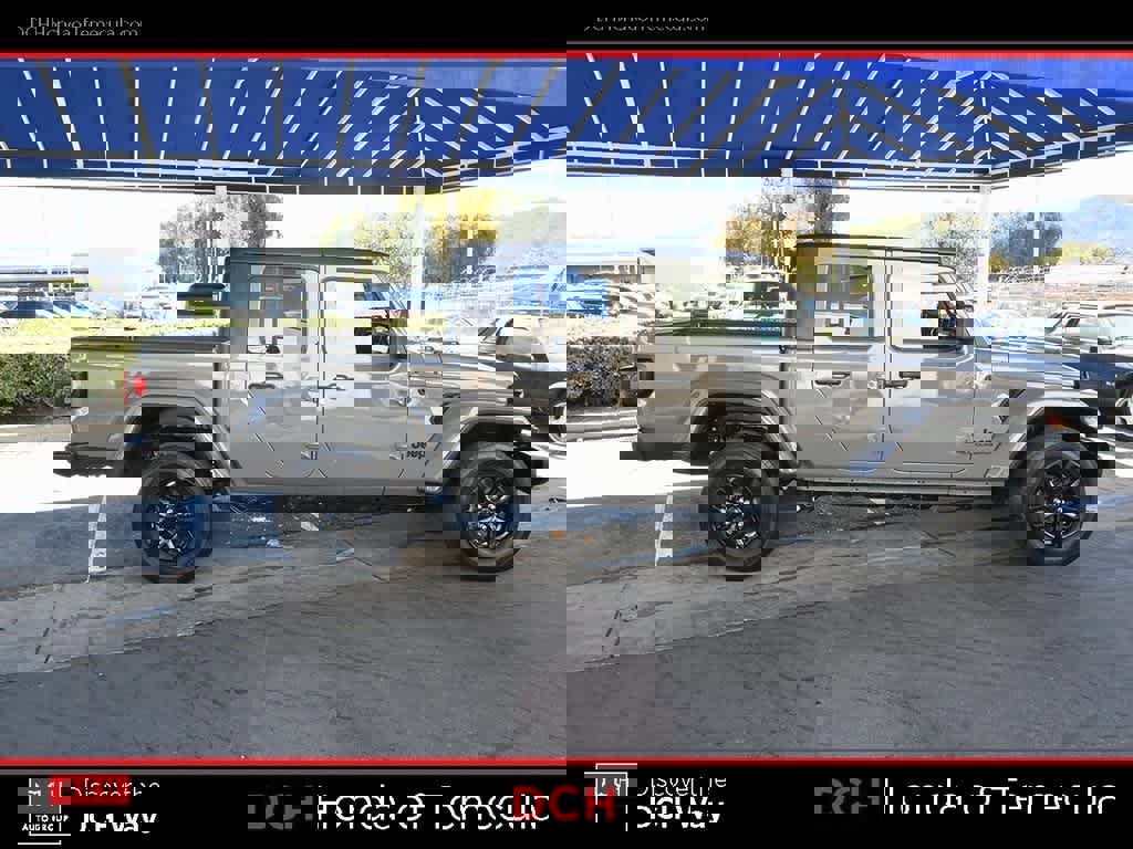 Used 2022 Jeep Gladiator Sport image 5