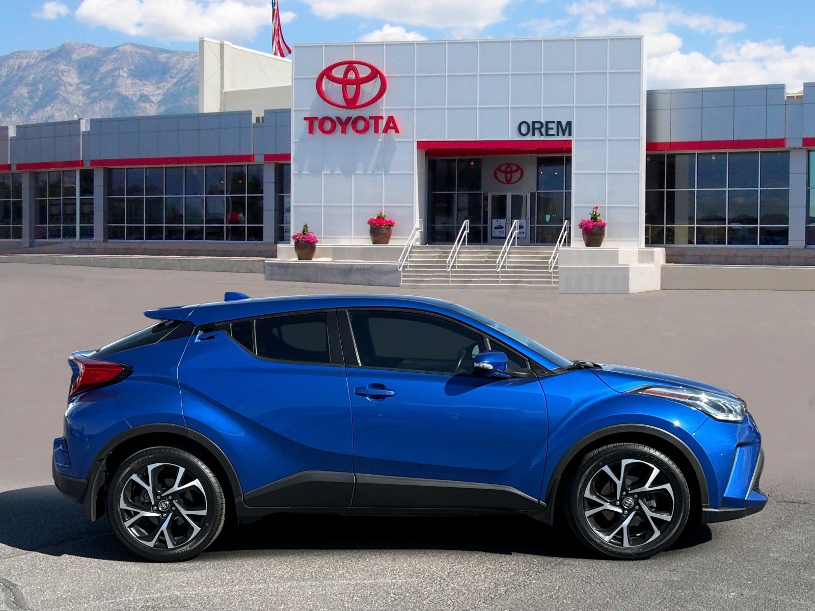 Used 2022 Toyota C-HR XLE FWD image 3
