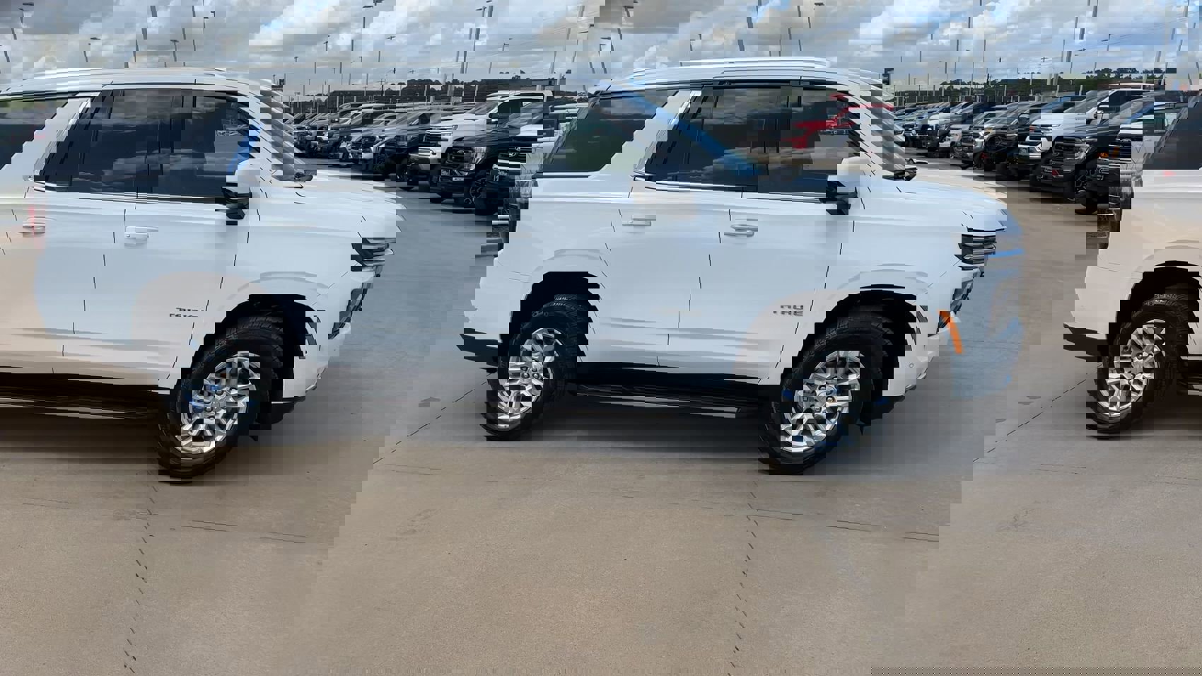 Used 2025 Chevrolet Tahoe LT image 2