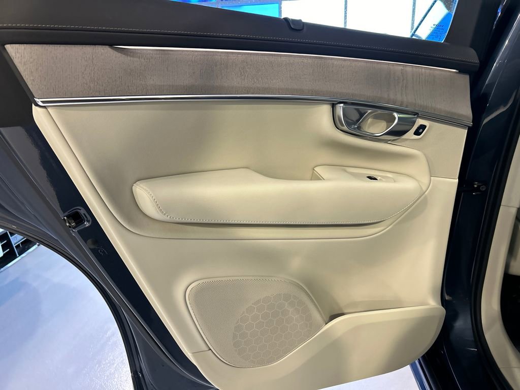Certified 2025 Volvo XC90 T8 Ultra image 23