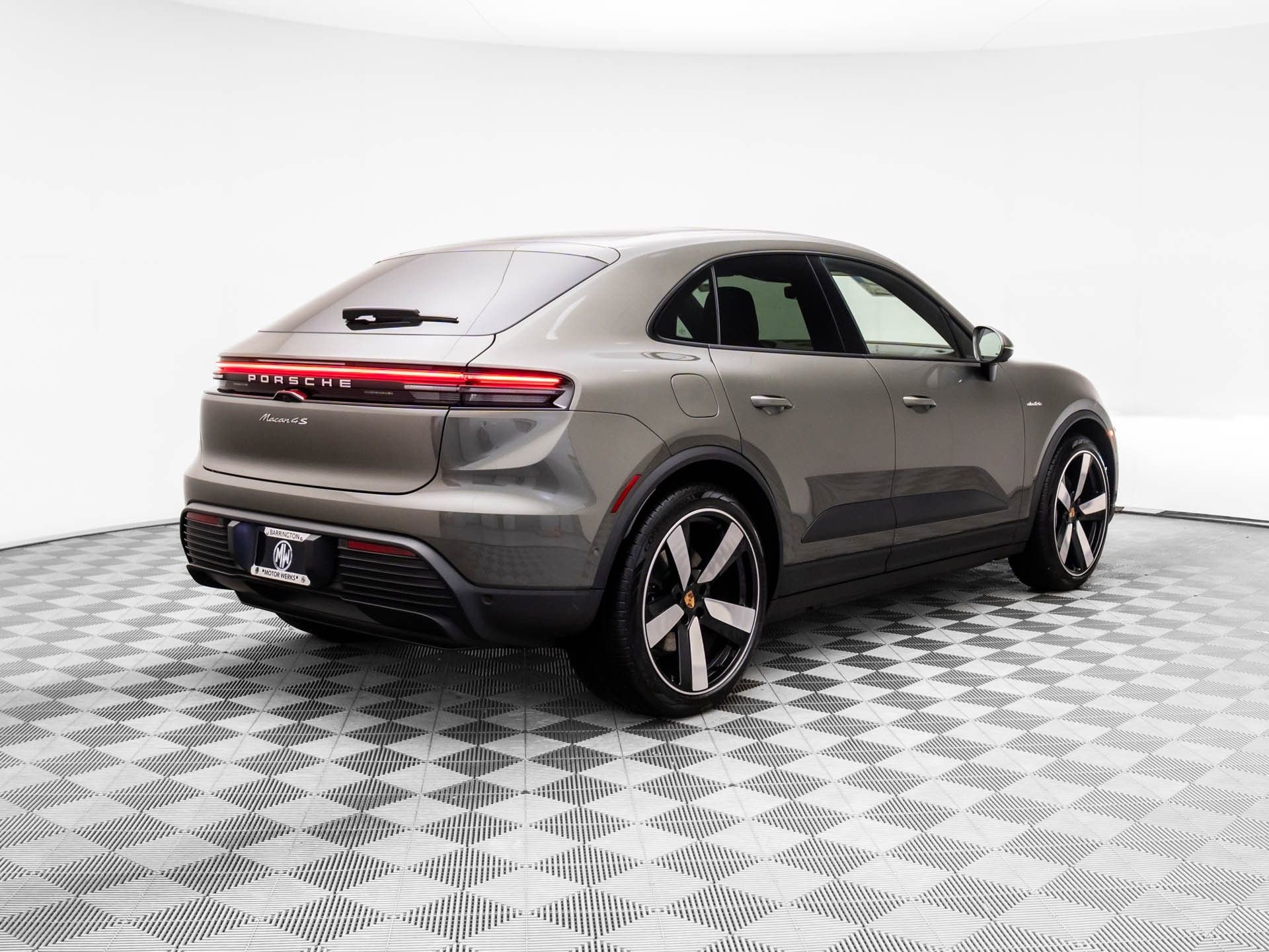 New 2025 Porsche Macan 4S Electric image 8