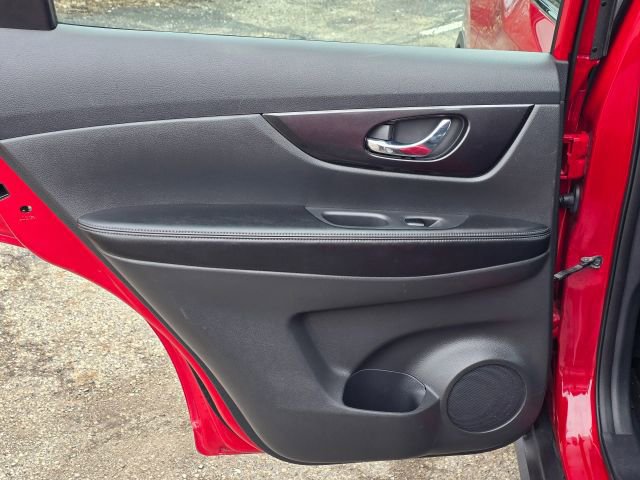 Used 2017 Nissan Rogue S image 12