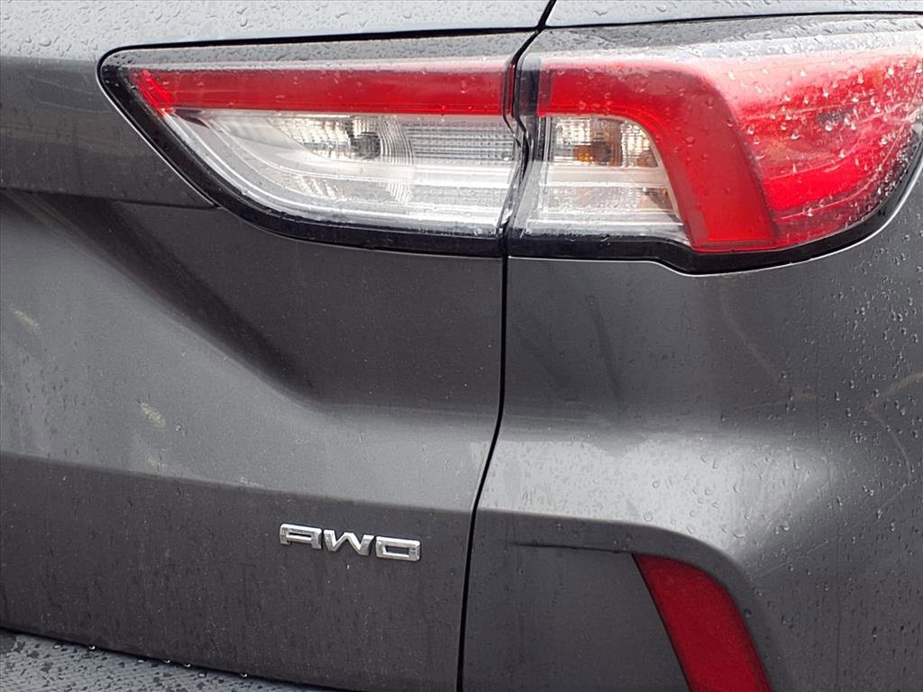 Used 2021 Ford Escape Titanium w/ Class II Trailer Tow Package image 11