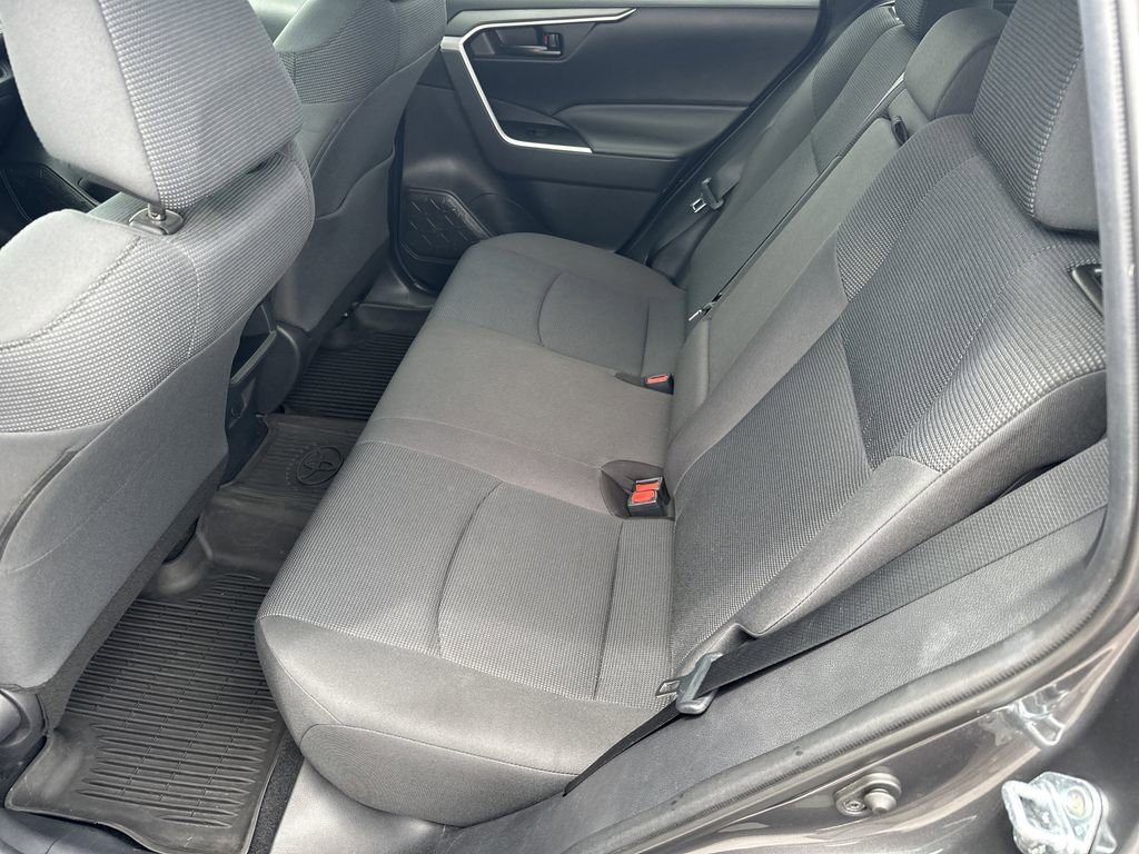 Used 2021 Toyota RAV4 LE AWD/4WD image 22