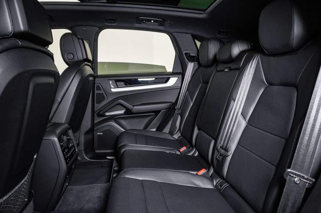 Certified 2024 Porsche Cayenne S AWD/4WD image 17