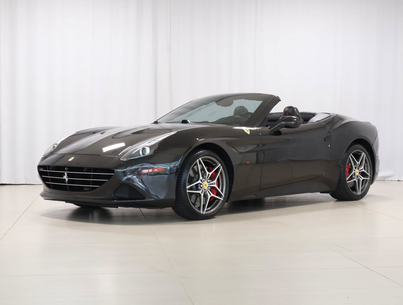 Used 2016 Ferrari California T RWD image 3