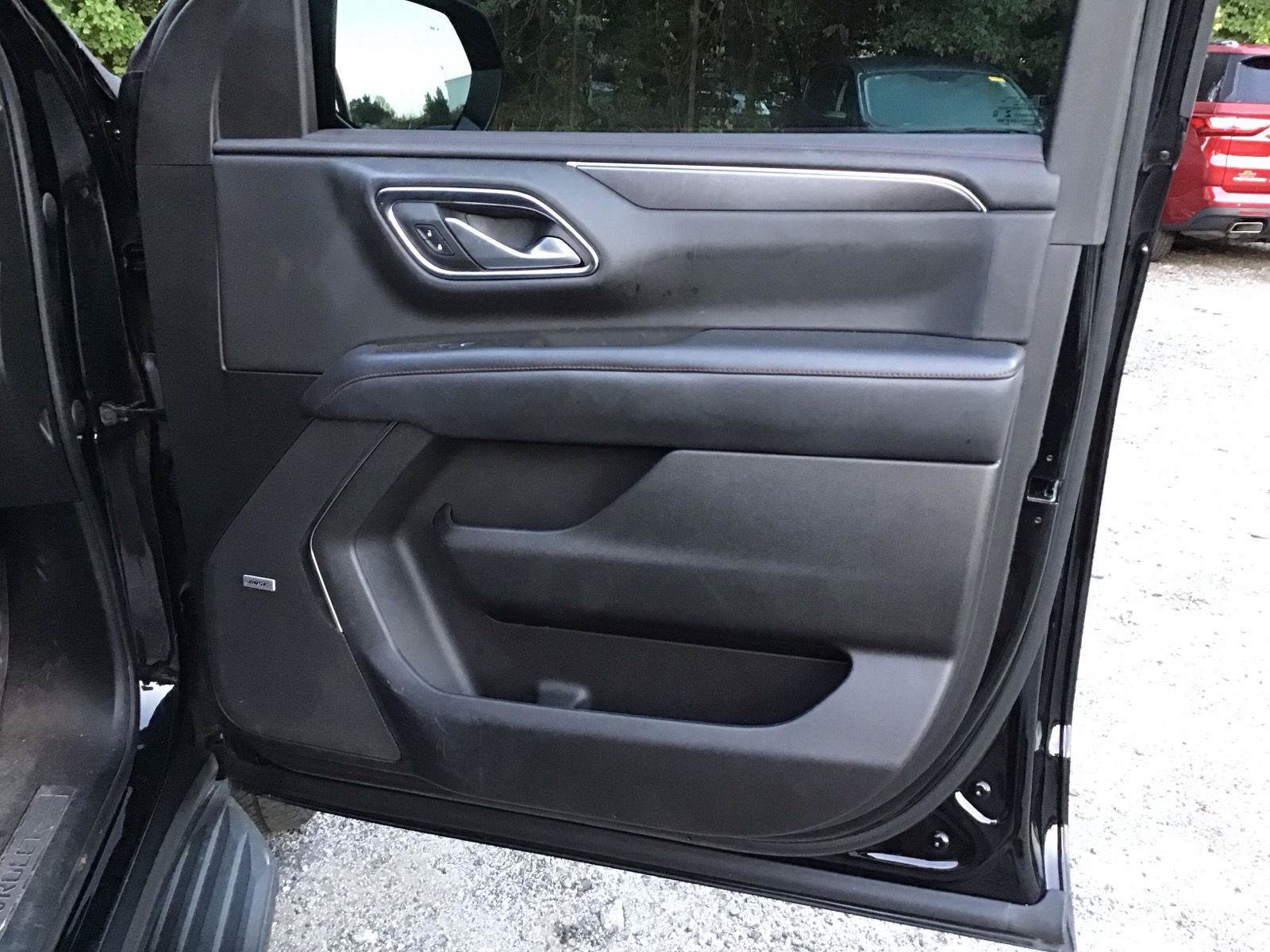 Used 2022 Chevrolet Tahoe RST w/ Luxury Package AWD/4WD image 9