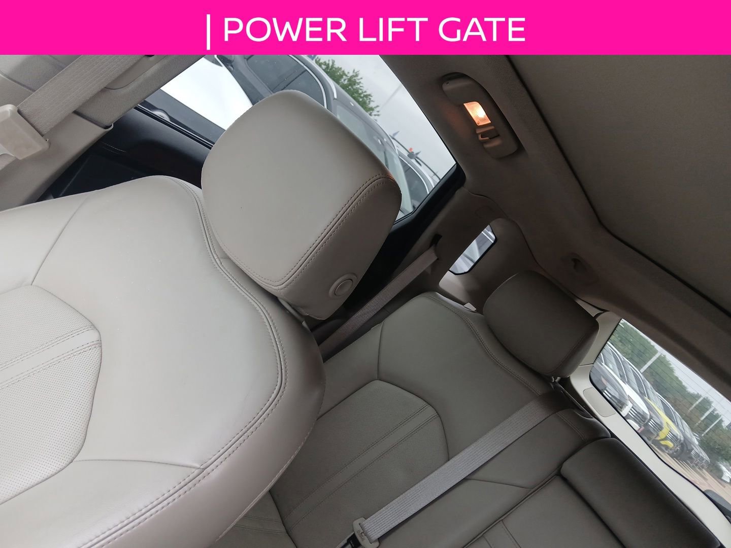 Used 2011 Cadillac SRX Luxury FWD image 16