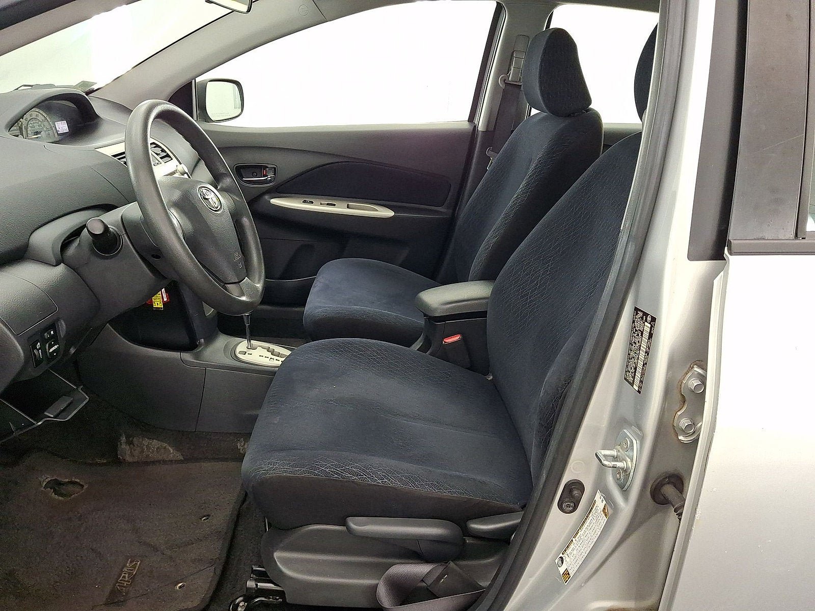 Used 2007 Toyota Yaris S FWD image 3