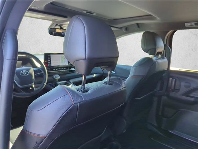 Used 2024 Toyota Sienna XSE FWD image 23