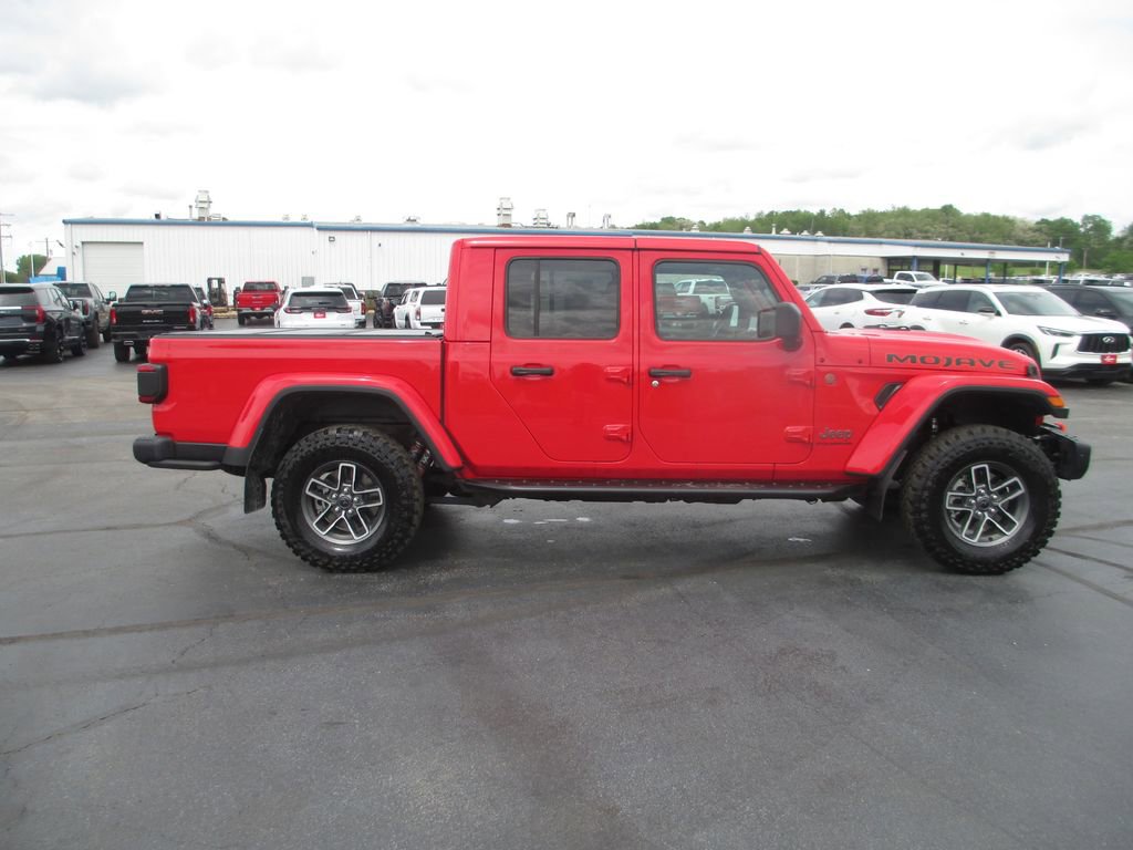 Used 2024 Jeep Gladiator Mojave AWD/4WD image 5