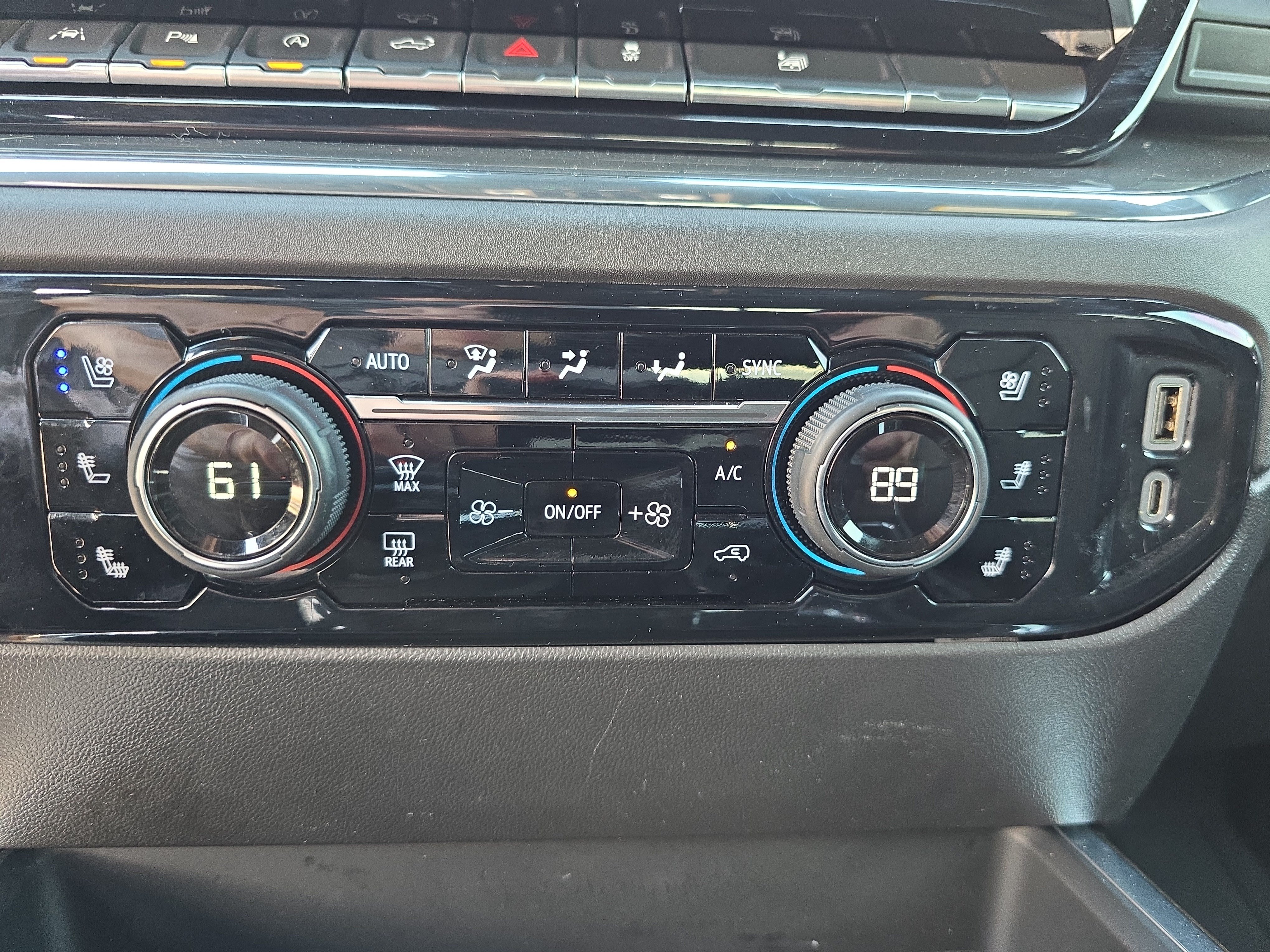 Used 2024 Chevrolet Silverado 1500 High Country w/ High Country Premium Package AWD/4WD image 22